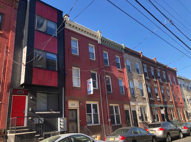 Front - 2140 N Carlisle St