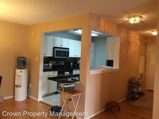 Building Photo - 10024 Vanderbilt Cir