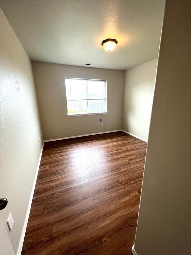 Foto del edificio - 3184 Forest Hills Dr