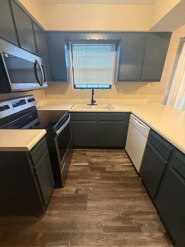 Foto del edificio - 708-710 SW 37th St Duplex