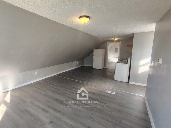 Building Photo - 2208 Hendricks St