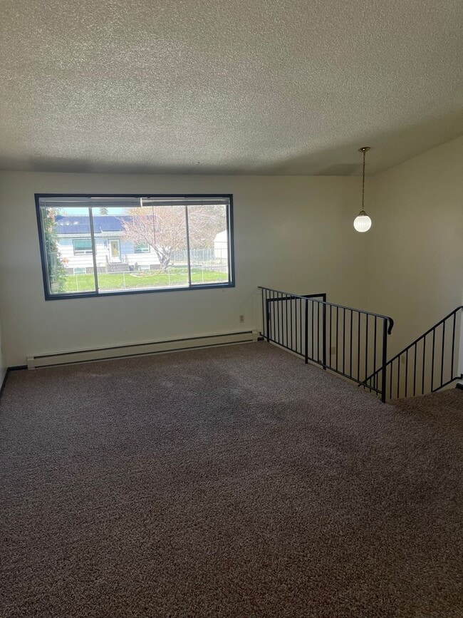 Building Photo - 2 Bedroom Duplex in Spokane Valley **Avail...