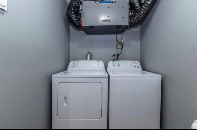 Photo du bâtiment - 590 Empire Ave