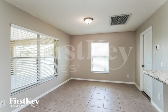 Foto del edificio - 1002 NE 33rd Ln