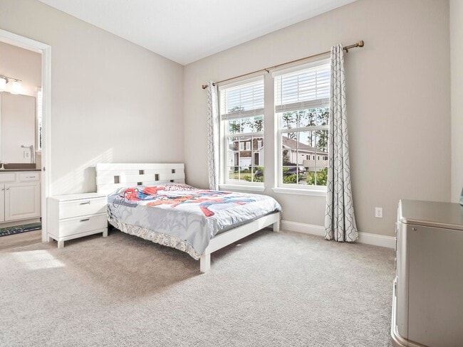 Building Photo - Stunning 4-Bedroom Home with Gourmet Kitch...