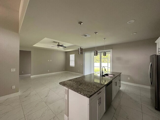 Foto del edificio - 1405 Poinsettia Ave