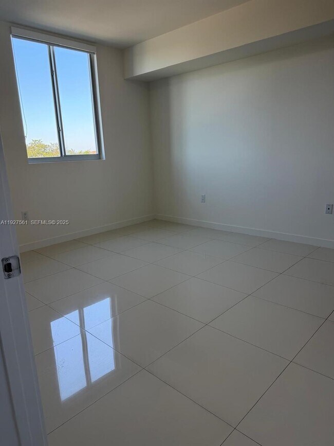 Foto del edificio - 7661 NW 107th Ave