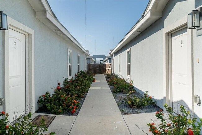 Foto del edificio - 305 W Rutherford Ave