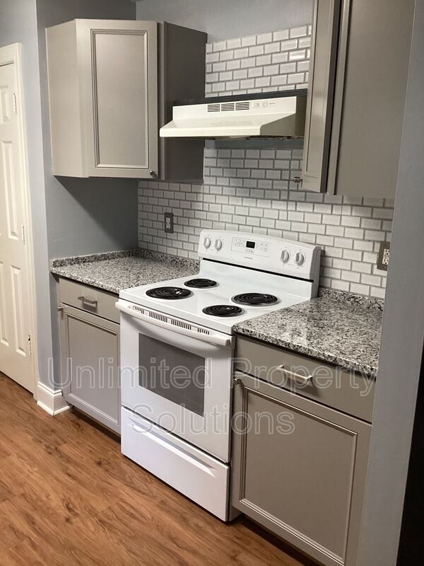 Building Photo - 408 S 7th St