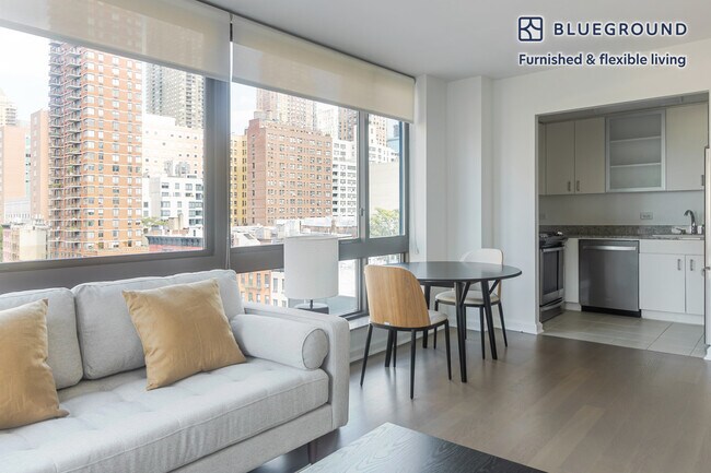 Building Photo - 500 W 56th St