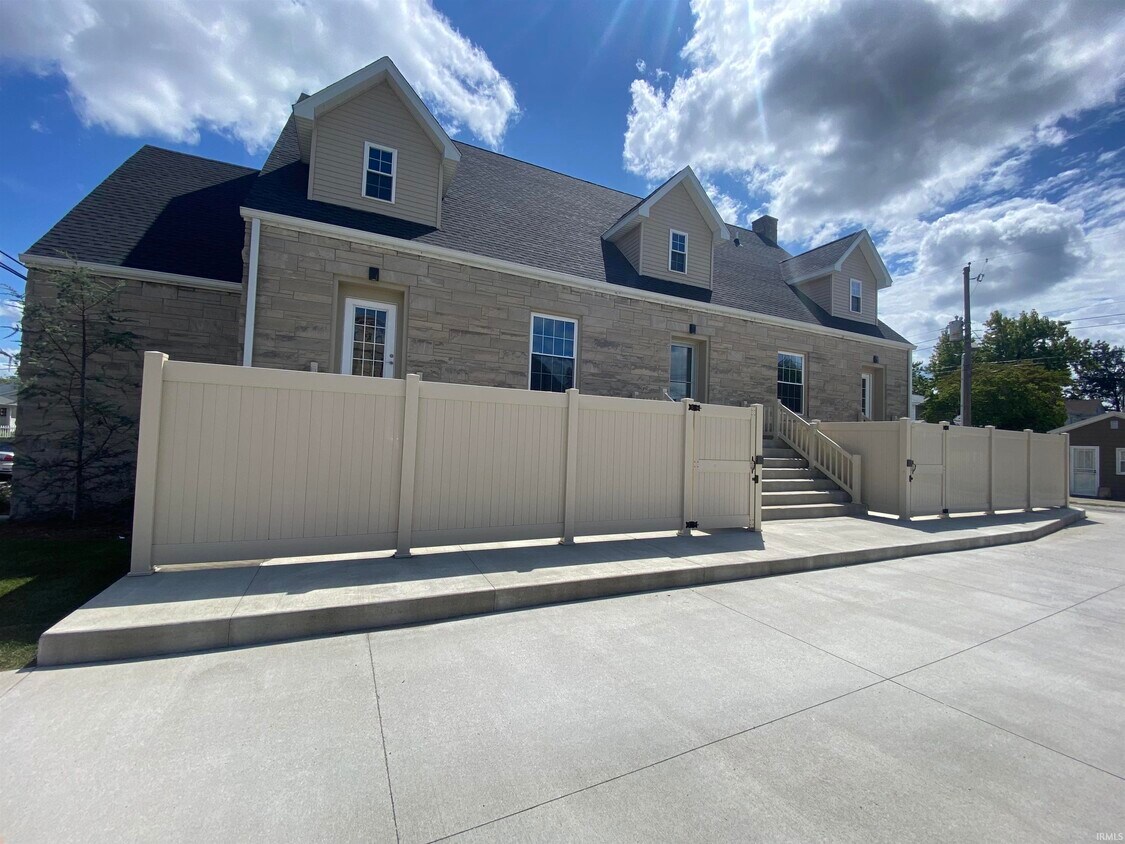 823 Hart St Unit B, Vincennes, IN 47591 Condo for Rent in Vincennes