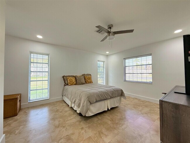 Building Photo - 5093 Privet Pl