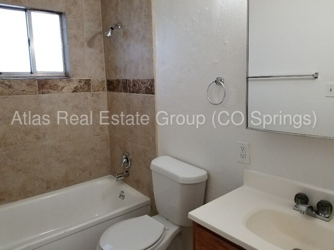 Foto del edificio - 319 E Brookside St