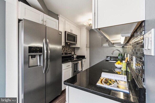 Foto del edificio - 7034 Strathmore St