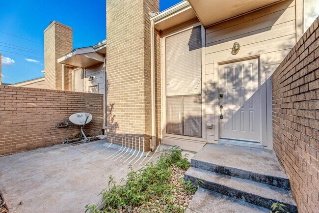 Foto del edificio - 13912 Hollowgreen Dr