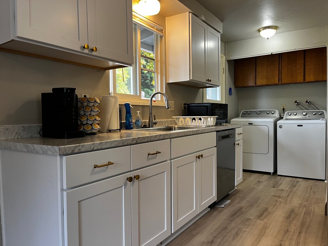 Primary Photo - 925 Olympic Ave