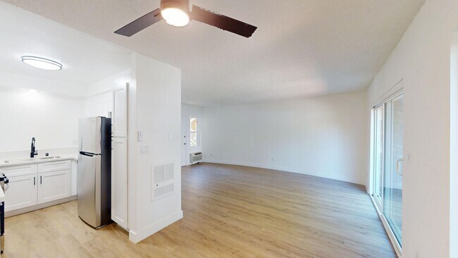 Foto del interior - 7503 Hazeltine Ave