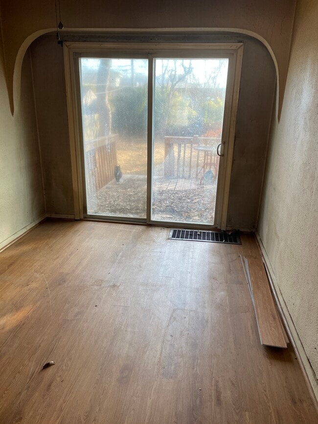 Foto del edificio - 228 Whitelaw Ave