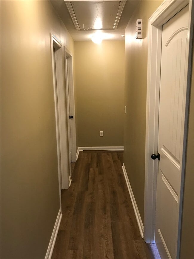 Building Photo - 127 Sunny Ln