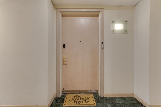 Photo - 235 S Tower Dr (Beverly Hills, CA) Apartment