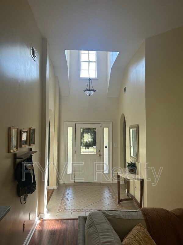 Foto del edificio - 4 Stoney Hill Rd