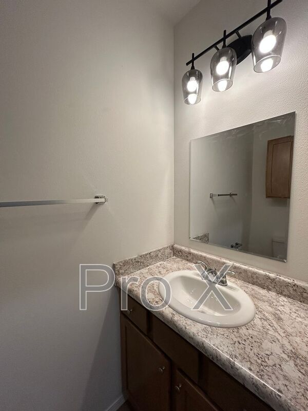 Foto del edificio - 2802 W Mockingbird Ln
