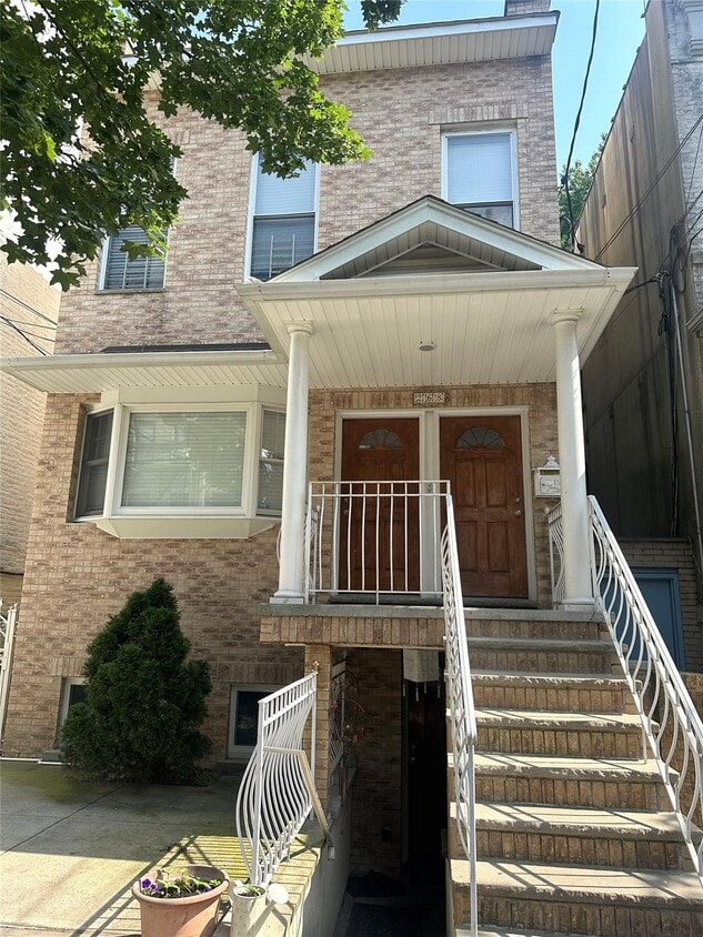 Primary Photo - 268 E 235th St