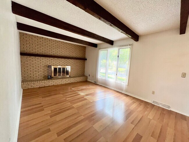Foto del edificio - 4 Bedroom, 3 Bath walking distance to Amanda Arnold Elementary!