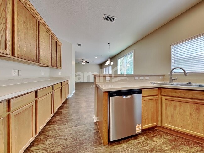 Foto del edificio - 304 N Hidden Tree Dr