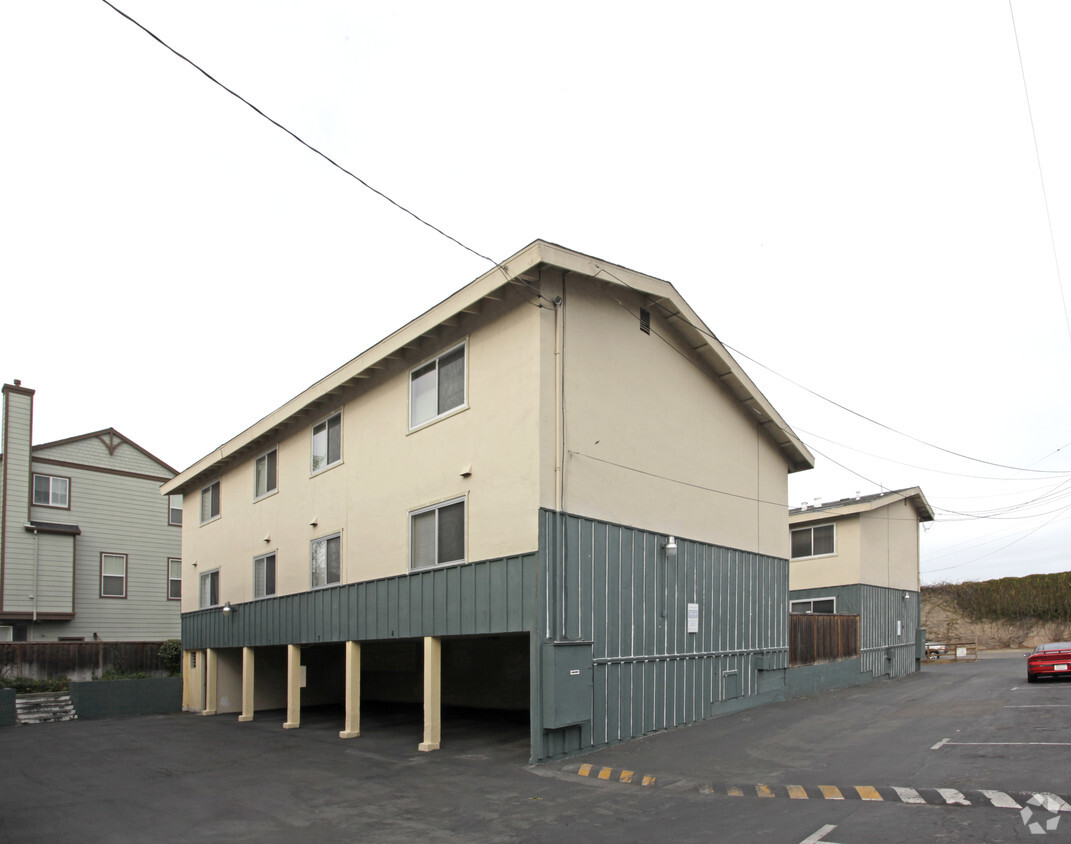 Building Photo - Nederland Apartments