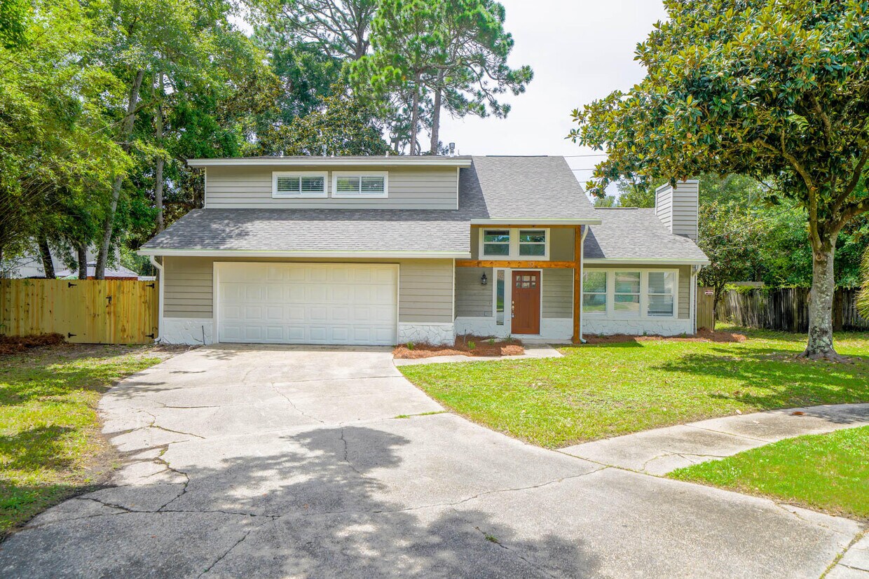 10 Shamrock Dr, Mary Esther, FL 32569 House Rental in Mary Esther, FL