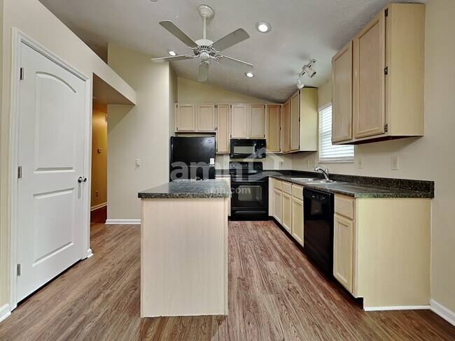 Foto del edificio - 3659 Shorewood Dr
