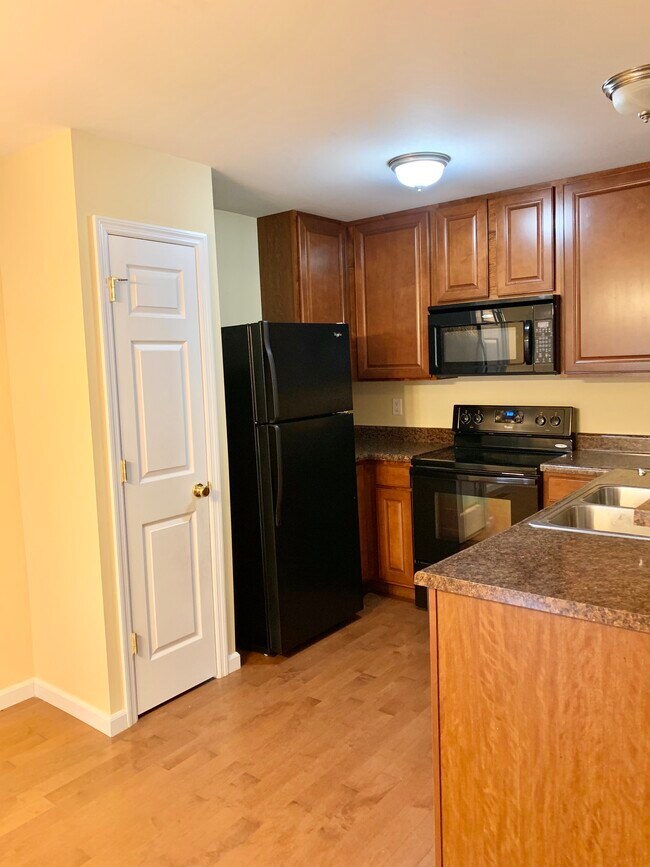 Foto del edificio - 641 Country Village Dr
