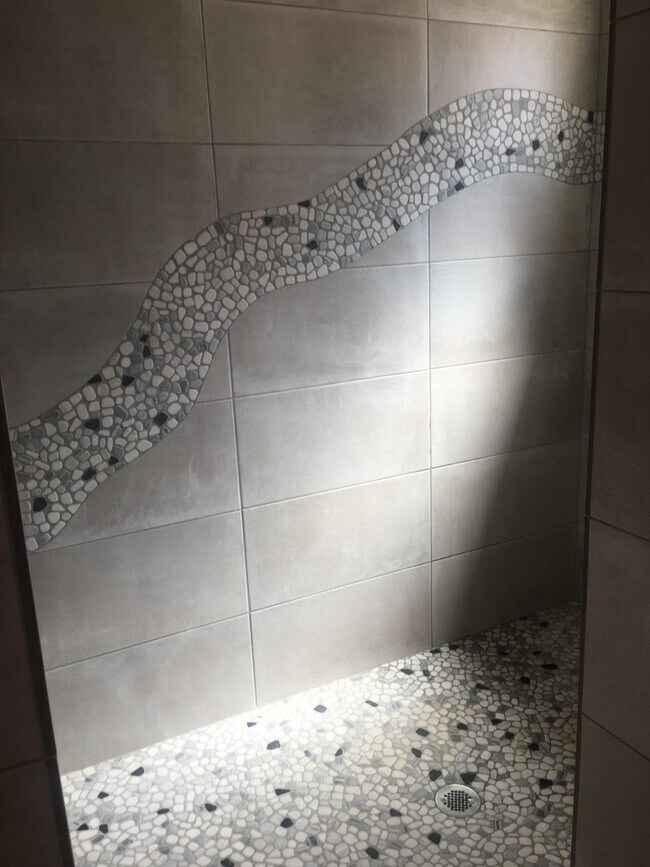 Building Photo - Pet-friendly! Beautiful Vermillion Home!