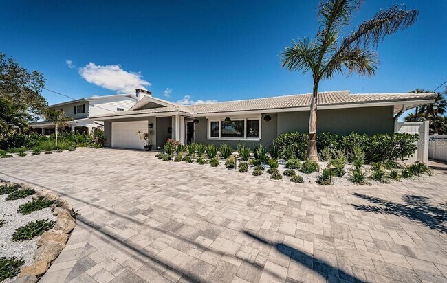 Foto del edificio - 2180 Dolphin Blvd S