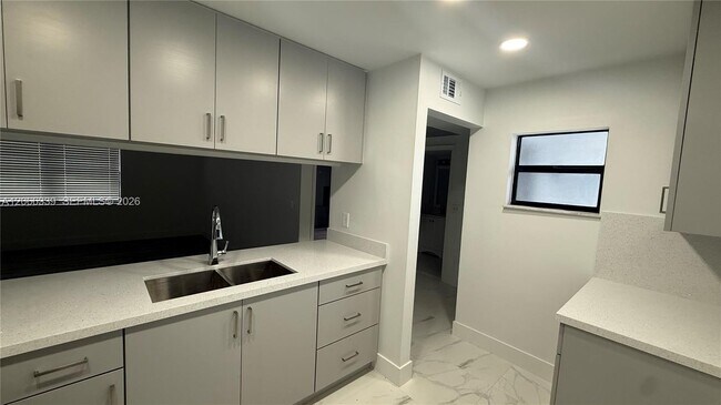 Foto del edificio - 2750 W 63rd Pl