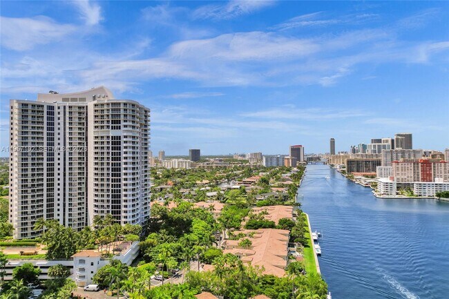 Building Photo - 21200 Point Pl