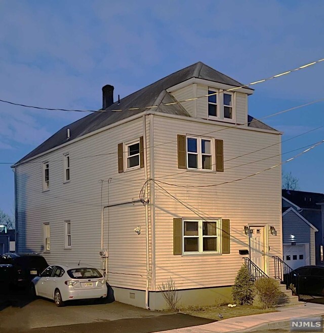 Primary Photo - 11 Edison Pl