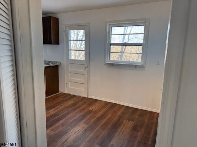 Foto del edificio - 59 Lakeview Dr