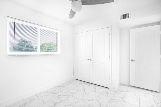 Foto del edificio - 4362 Bellfort Ave