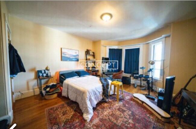 Foto del edificio - Unique 8 bed 2bath HOUSE with Yard,  Basement , Easy Parking