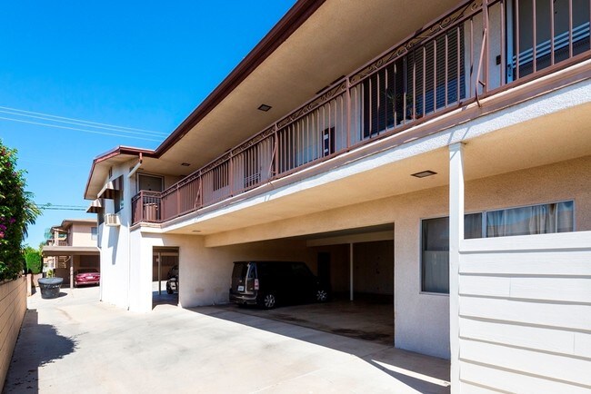 Foto del edificio - 5853 Greenleaf Ave