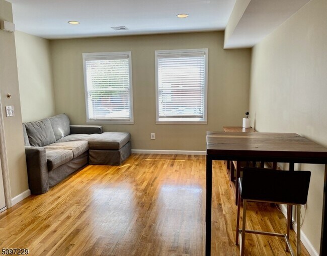 Foto del edificio - 260 8th St