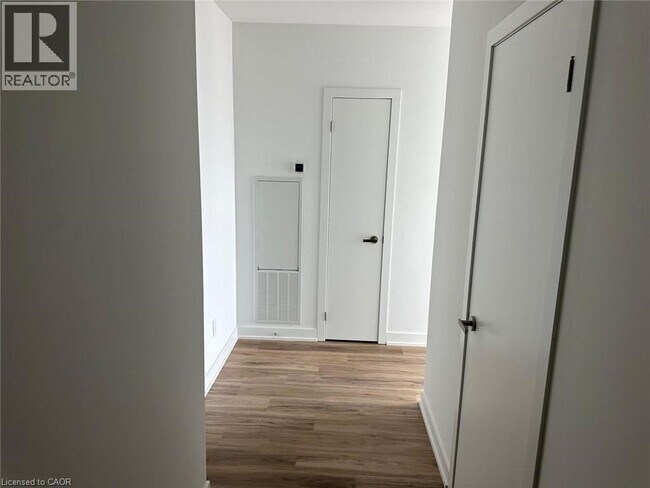 Building Photo - 370 Martha St