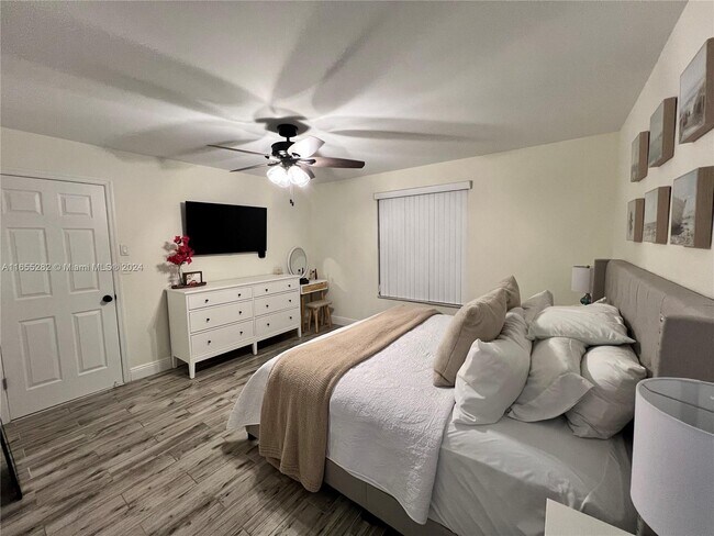 Foto del edificio - 320 NW 69th Ave