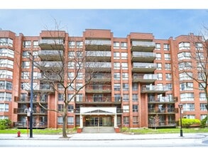 Building Photo - 500 Rue De La Montagne