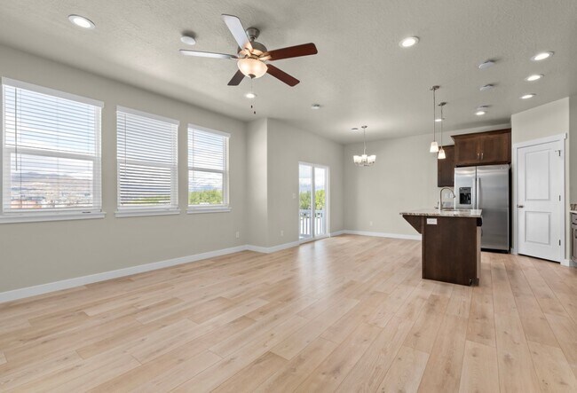 Building Photo - 4052 W Harper Ln