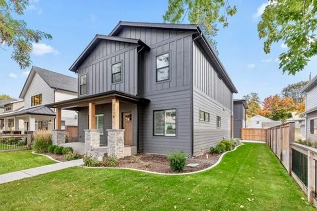 Building Photo - Beautiful home in downtown Coeur d'Alene