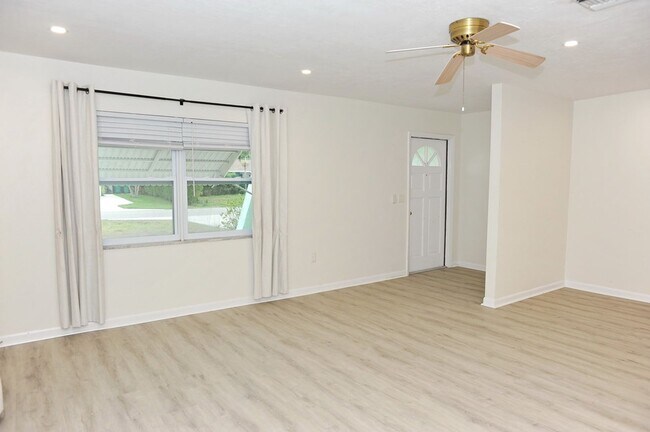 Foto del edificio - Naples Park - 3 Bedroom/2 Bath - Annual Re...