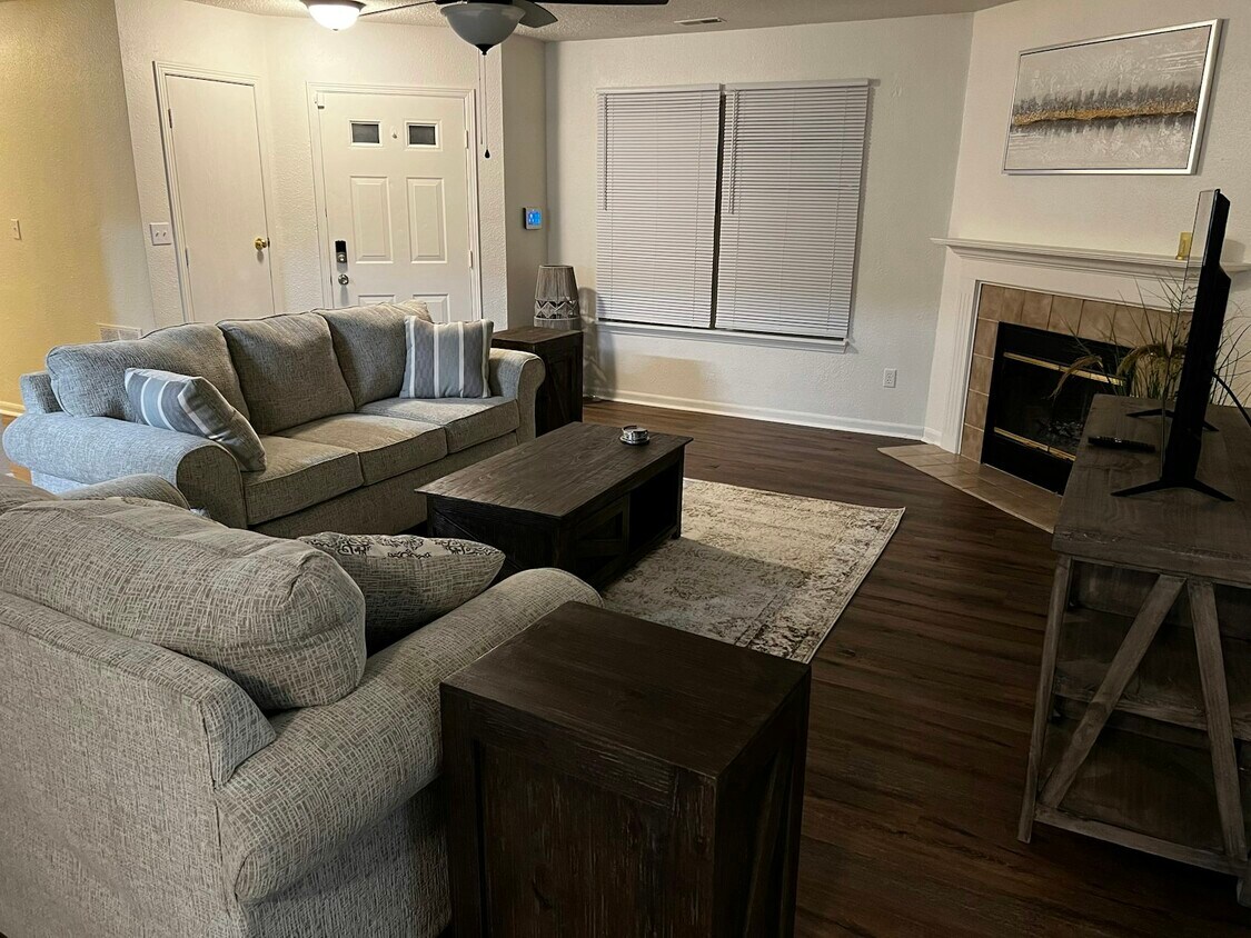 Foto principal - 1723 Farm Meadow Dr